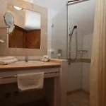 Hotel-restaurant Bonimeier ホテル Niedergottsau